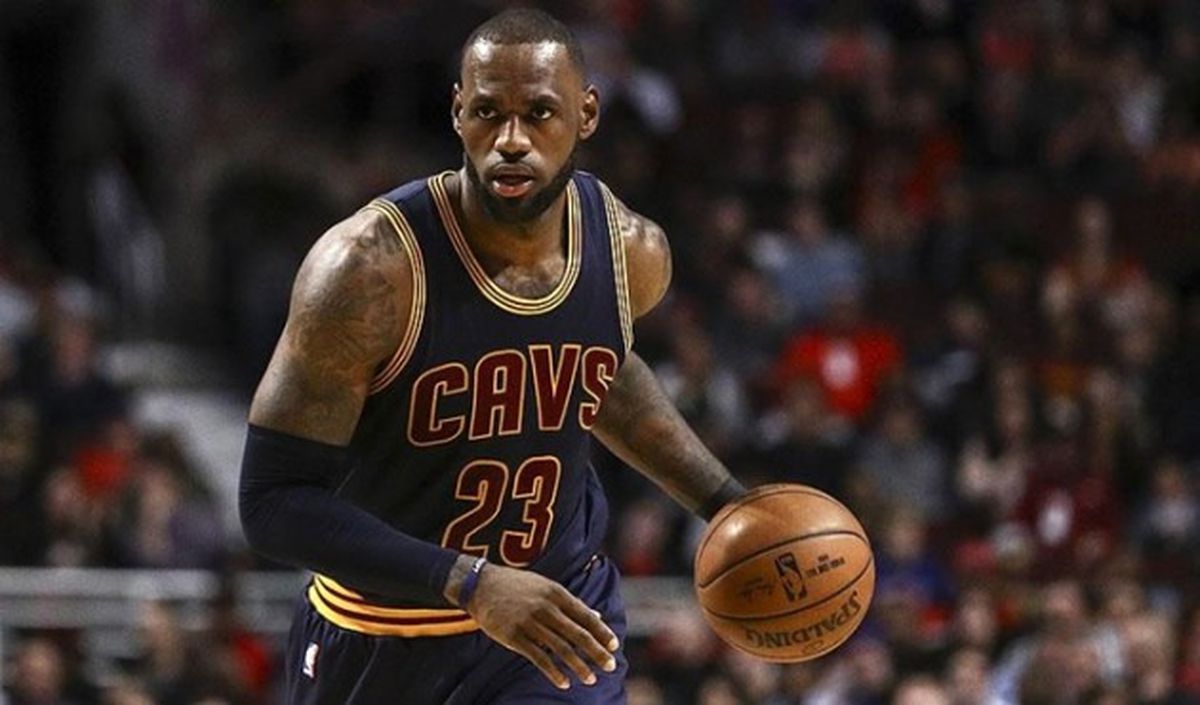 Lebron James\'ten Peş Peşe Üçüncü "Triple Double"