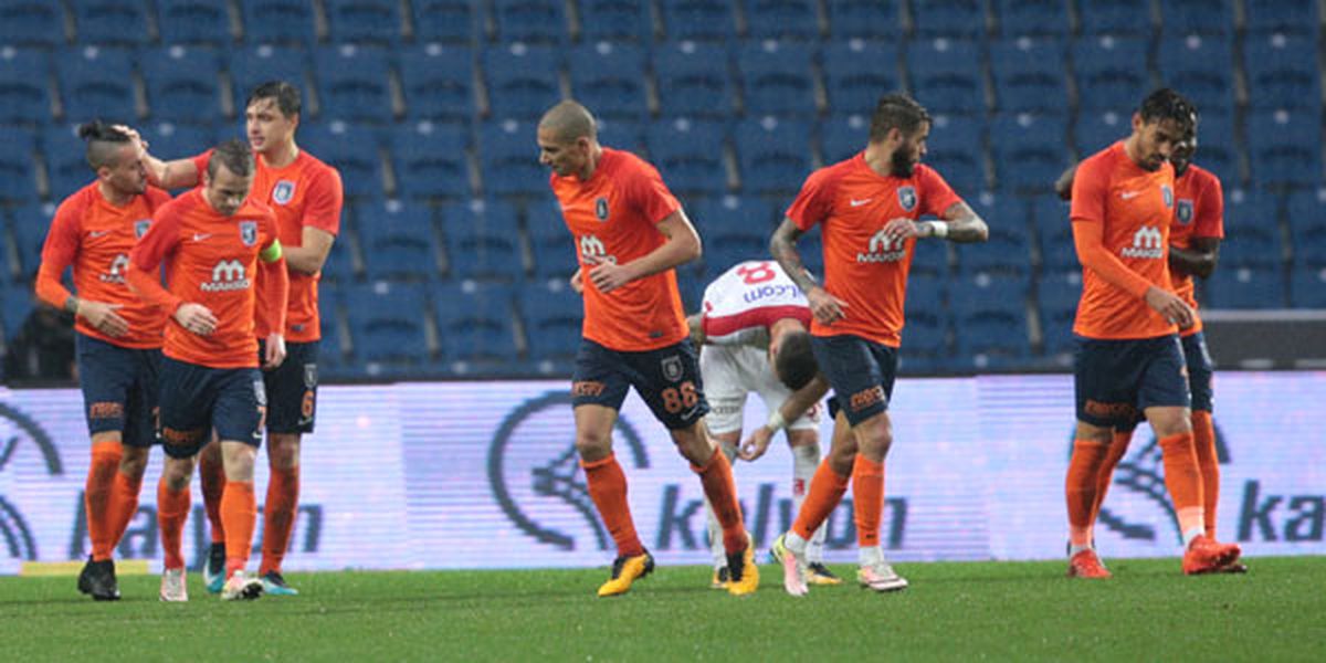 Lider Medipol Başakşehir Evinde Yıkılmıyor