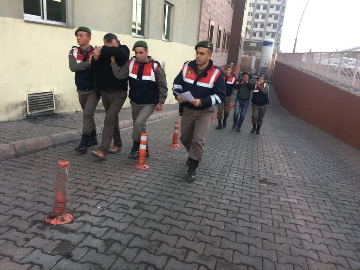 Mahalleyi Elektriksiz Bırakan Hırsızlar Yakalandı