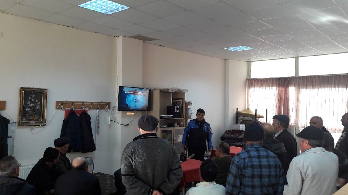 Polis Mahalle Mahalle Gezip Hırsızlığa Karşı Uyarıyor