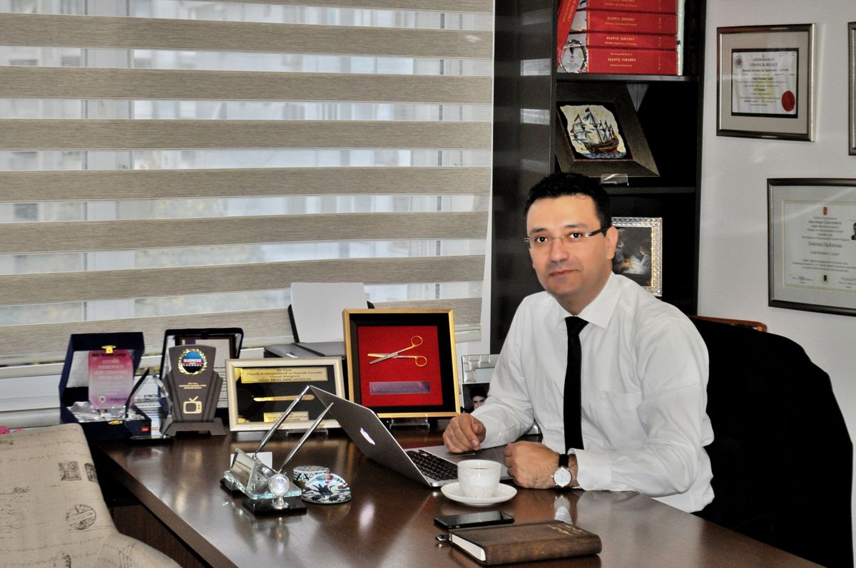 Prof. Dr. Halil İbrahim Canter, tıp ile bilimi harmanlıyor