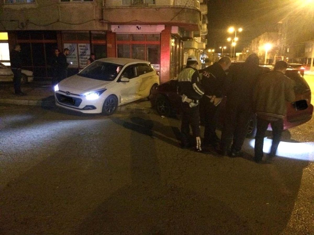 Sakarya\'da Trafik Kazası: 2 Yaralı