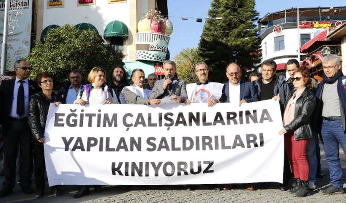 Sendikalardan \'Eğitimcilere Saldırı\' Tepkisi