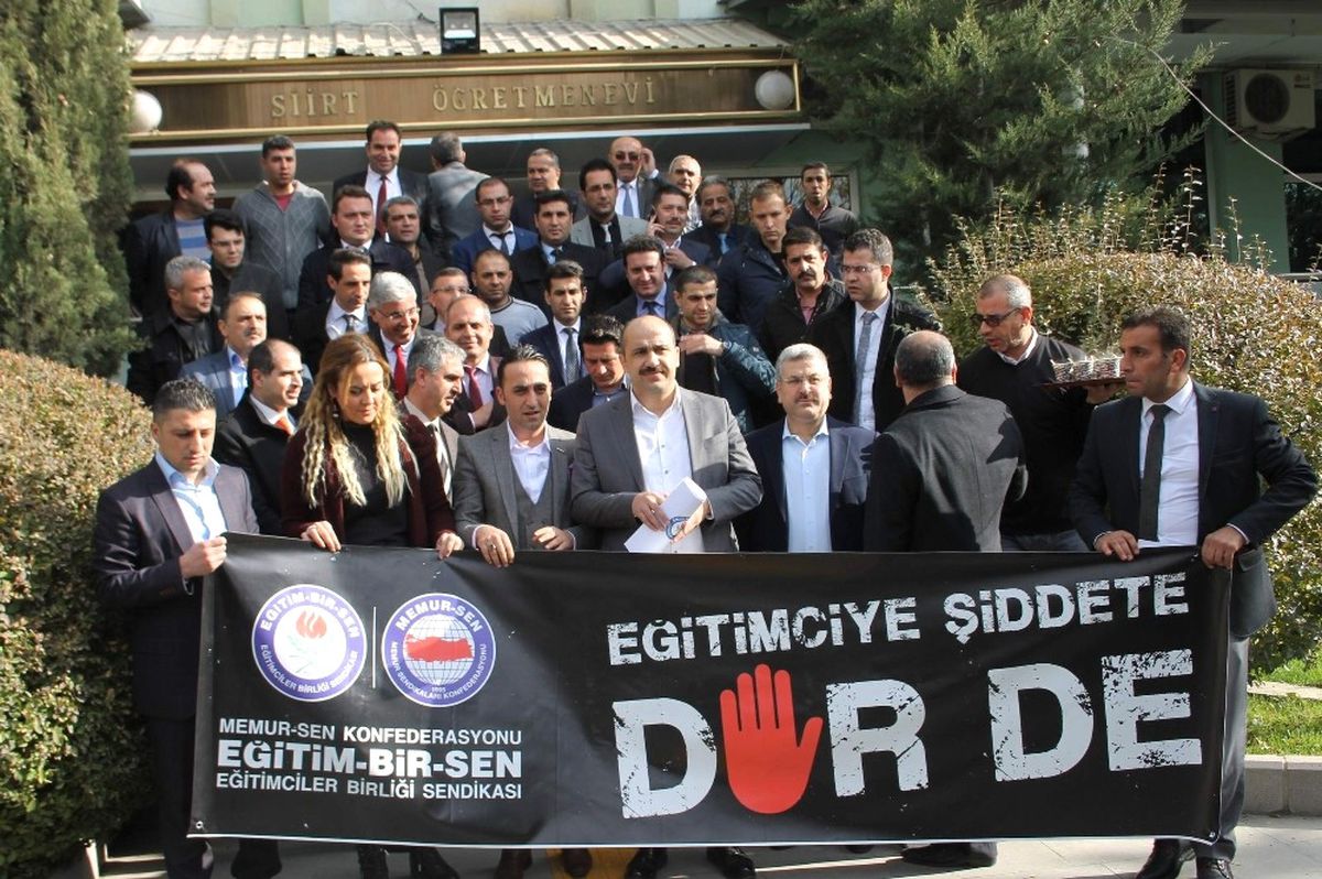 Siirt\'te Eğitimcilere Saldırılara Tepki