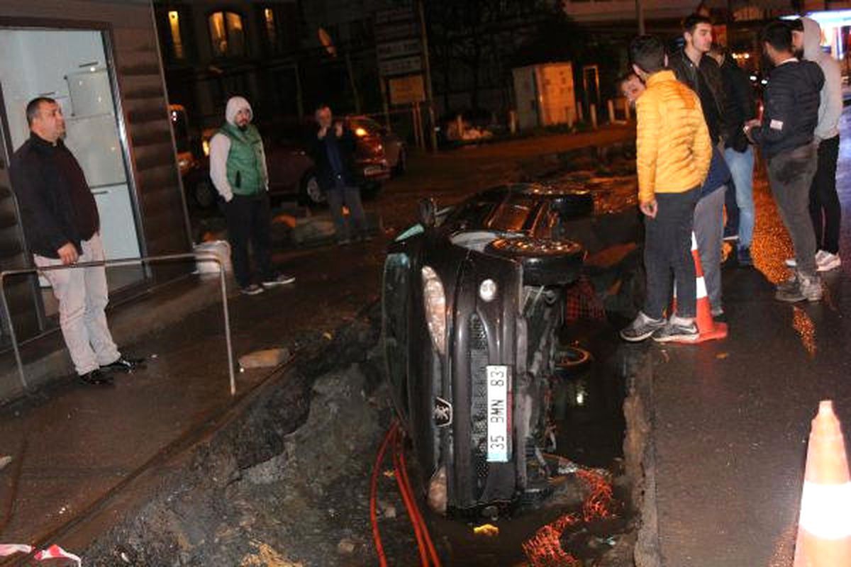 Şişli\'de Virajı Alamayan Otomobil Kanala Düştü