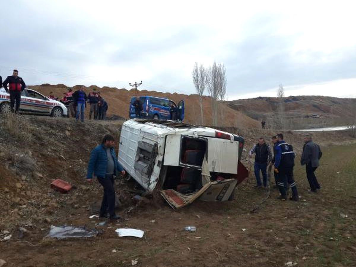 Sorgun\'da Engelli Öğrencilerin Servisi Devrildi: 13 Yaralı
