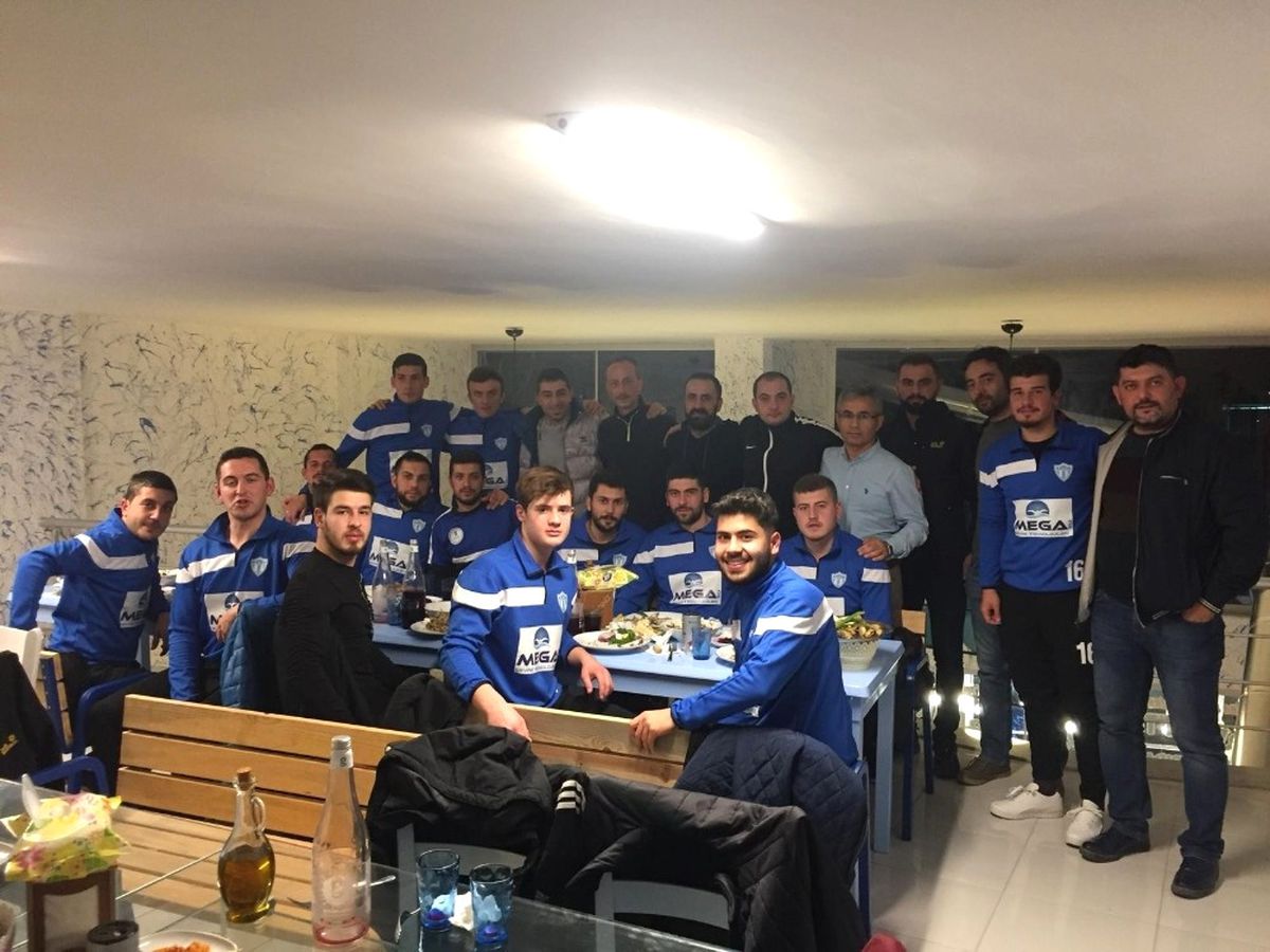 Sporcular Yemekte Bir Araya Geldi