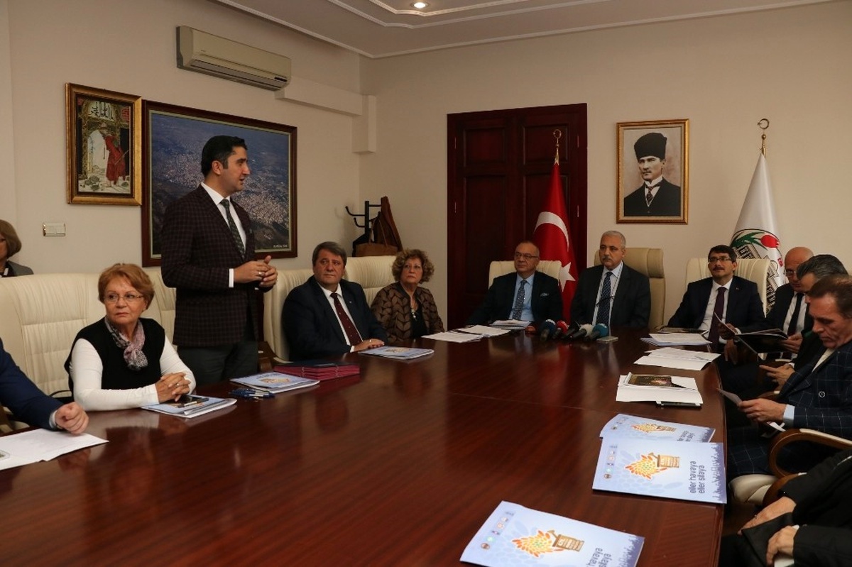 Sultan Camii Kubbe ve Minarelerinden 6 Ton Mesir Saçılacak