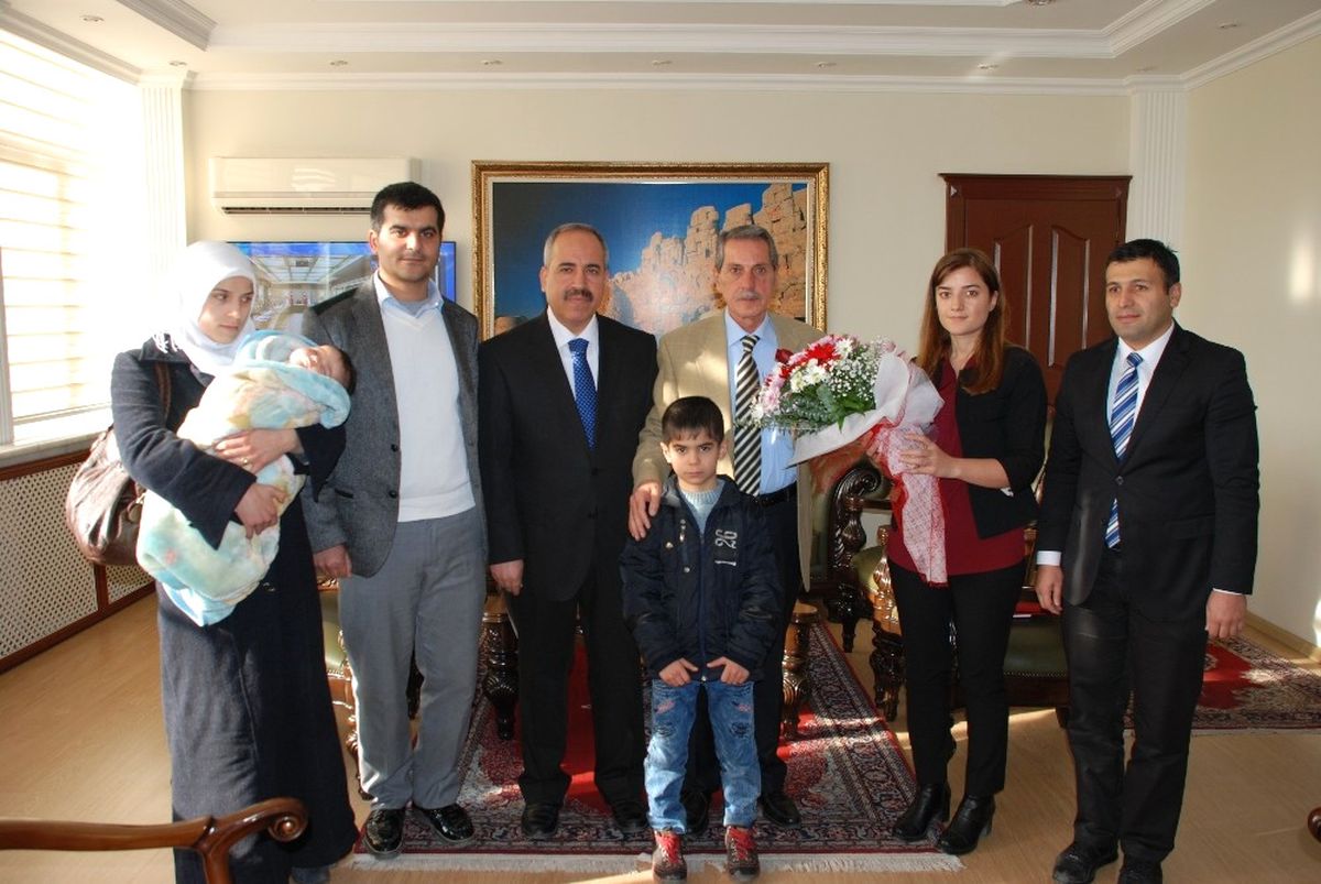 Suriyeli Aile Vali Kalkancı\'yla Bir Araya Geldi