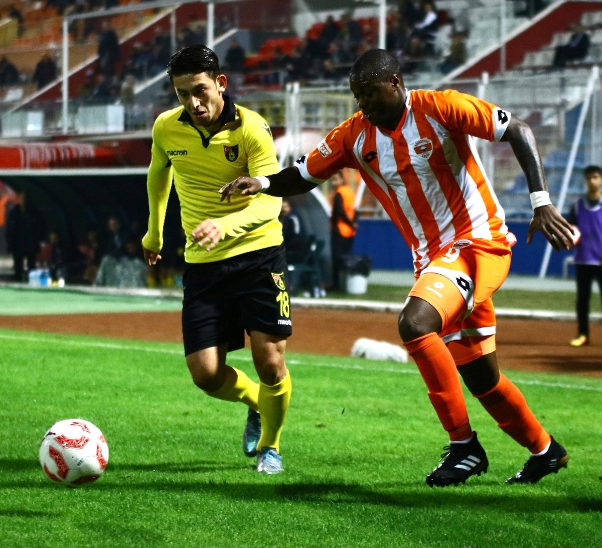 Tff 1. Lig: Adanaspor: 0 - İstanbulspor: 0 (İlk Yarı)
