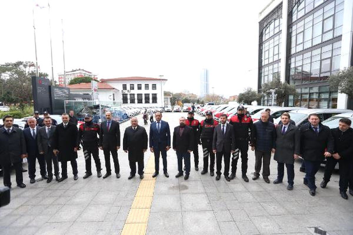 Ümraniye Belediyesi\'nden İlçe Emniyet Müdürlüğüne Araç Desteği