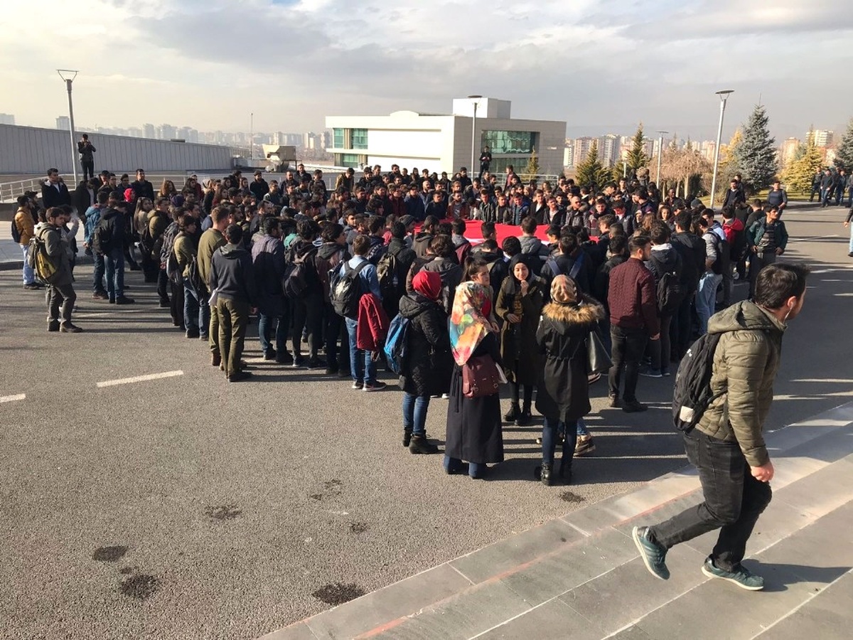 Üniversite Öğrencileri 15 Temmuz Yerleşkesi\'nde 15 Şehidi Andı