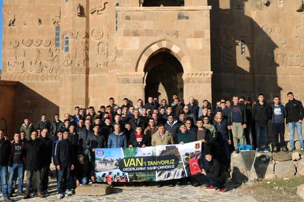 Van\'da Askerlere Moral Gezisi
