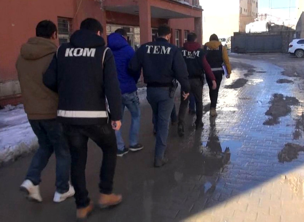 3\'ü Askeri Personel 7 Kişiye Gözaltı