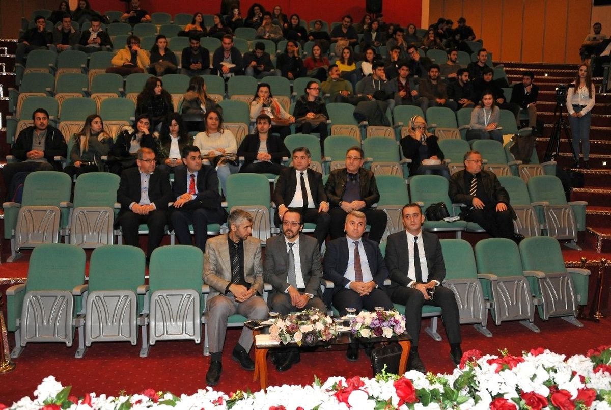 Adü\'de Gazeteciliğin Geleceği Konuşuldu