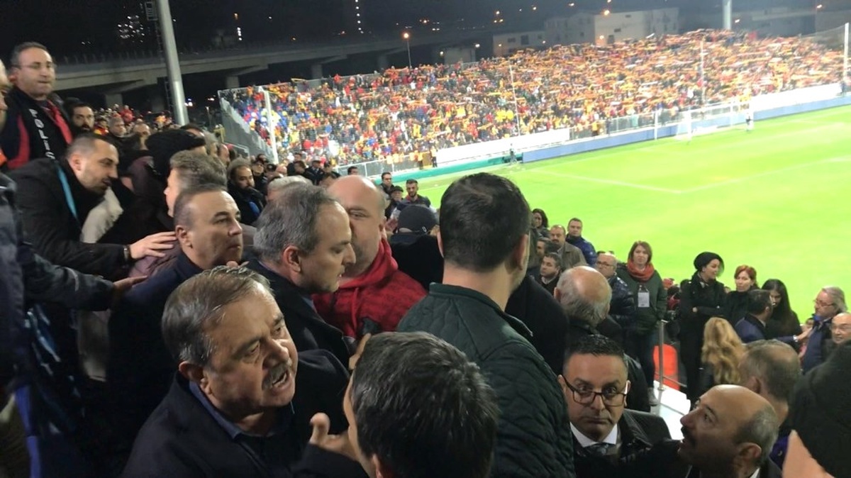 Atiker Konyaspor, İzmir\'deki Saldırıyla İlgili Yetkilileri Göreve Çağırdı