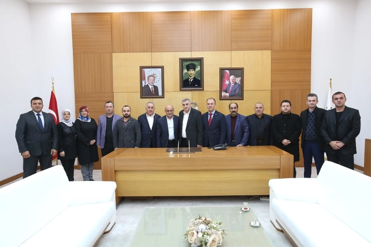 Başkan Toçoğlu, AK Parti Arifiye İlçe Yönetimiyle Bir Araya Geldi