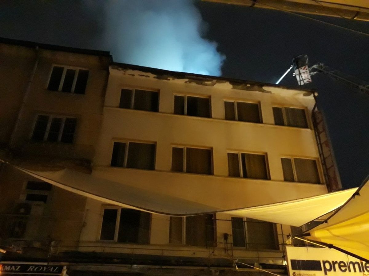 Başkent\'te Otel Çatısında Korkutan Yangın