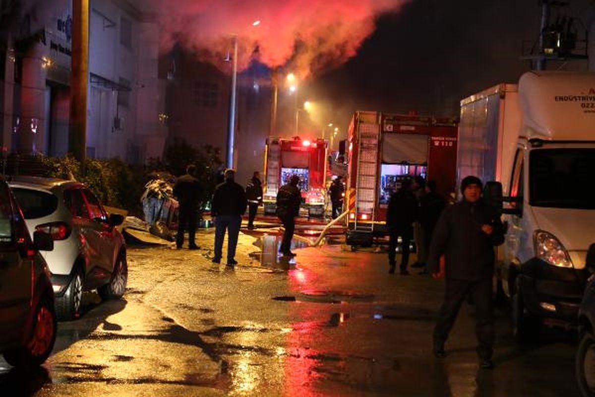 Bursa\'da Çamaşır Yıkama Fabrikasında Yangın