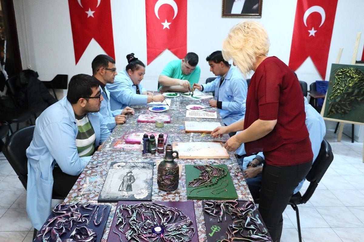 Büyükşehir\'den Engellilere Dekoratif Tablo Kursu