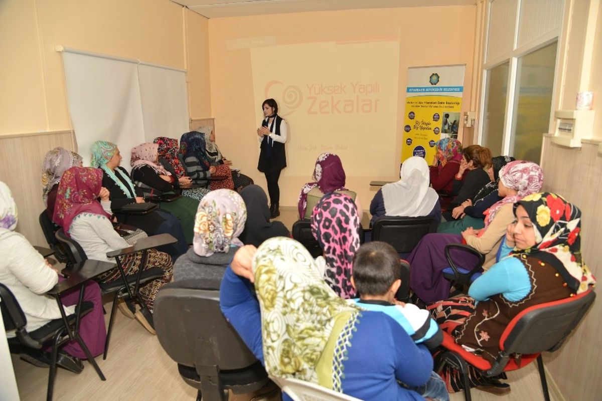 Büyükşehir\'den Kadınlara "Konuş Benimle Anne" Eğitimi