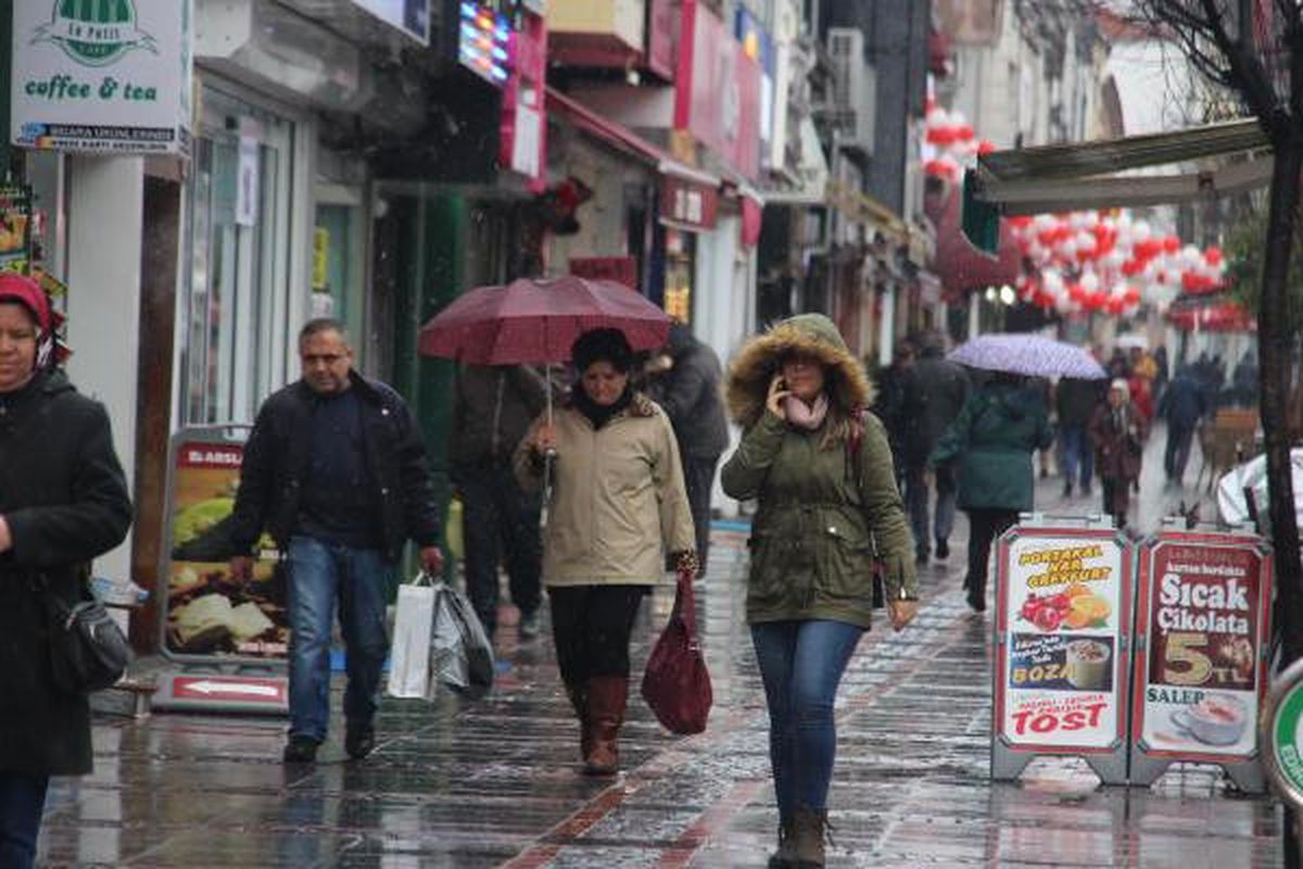 Edirne\'de Kar Yağışı Başladı