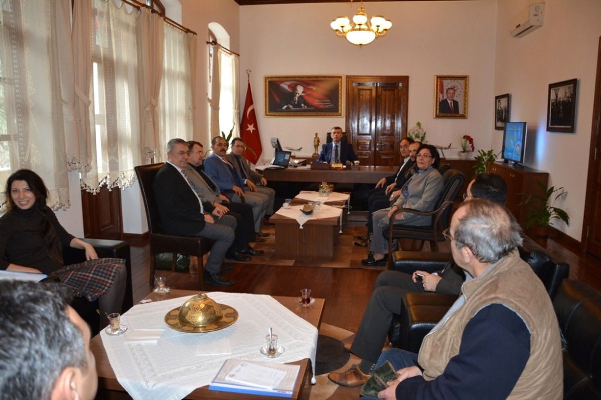 Edremit\'te Tarıma Dayalı Süs Bitkileri/seracılık İhtisas Osb İçin Yol Haritası Belirlendi