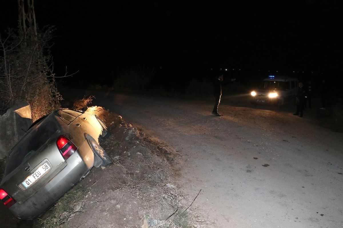 Ehliyetsiz Sürücü Polisten Kaçtığı Sırada Kaza Yaptı