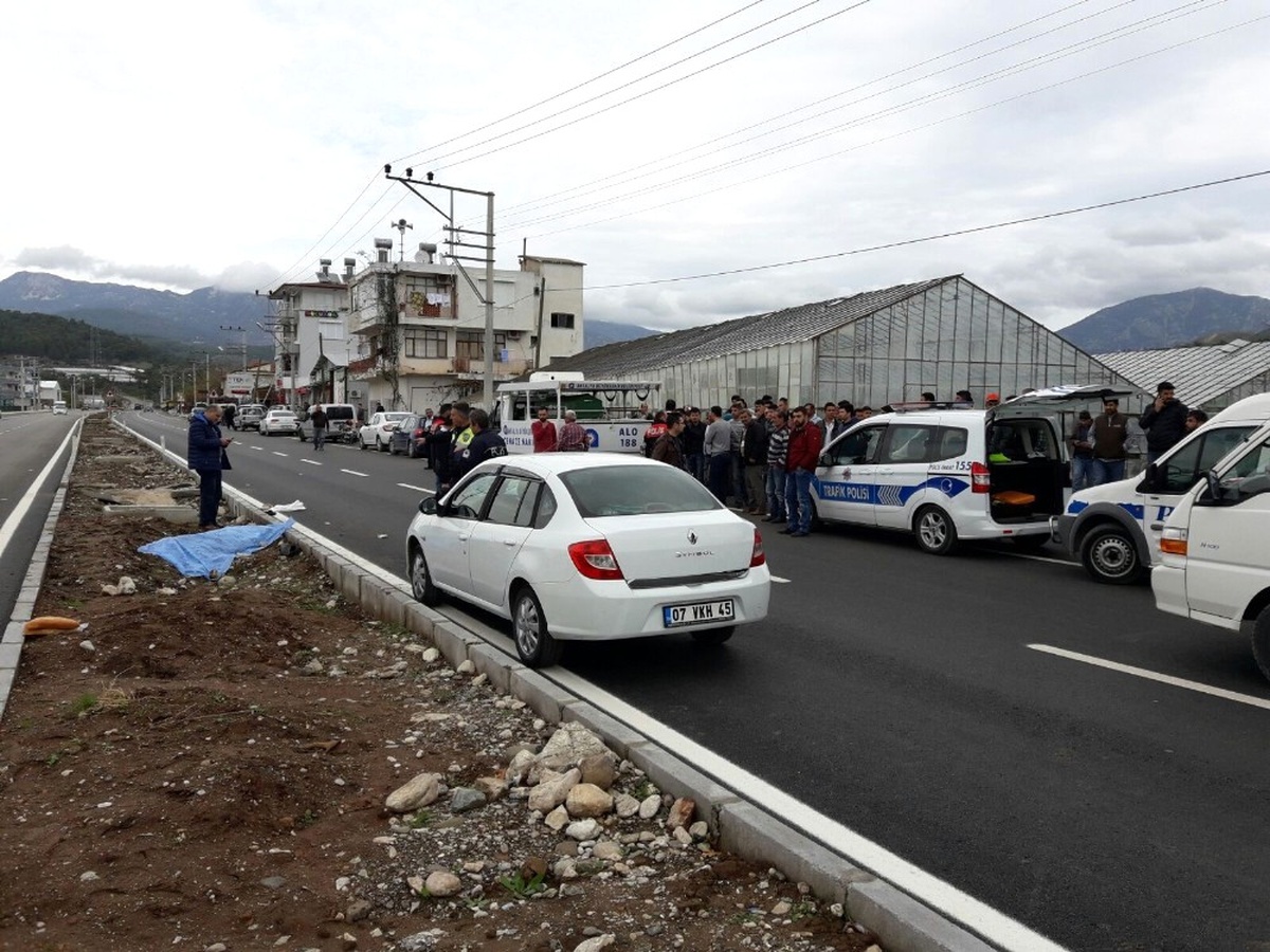 Ekmek Almaya Giden Yaşlı Adam Otomobilin Altında Kaldı
