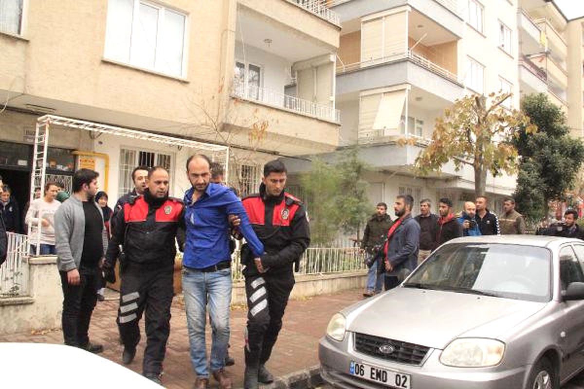 Gaziantep\'te Silahlı Kavga: 3 Yaralı, 2 Gözaltı