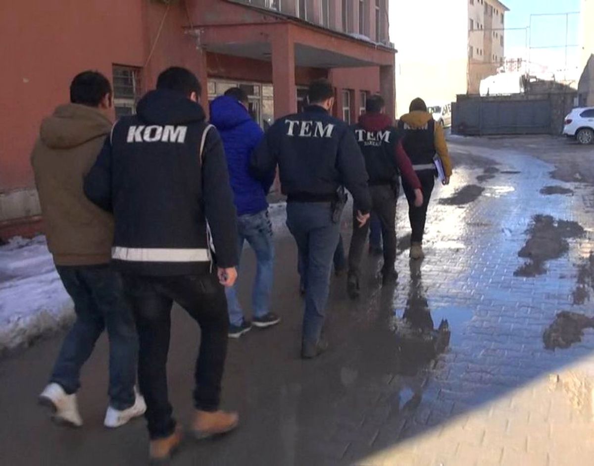 Hakkari\'de Göçmen Kaçakçılığı: 3\'ü Askeri Personel 7 Gözaltı