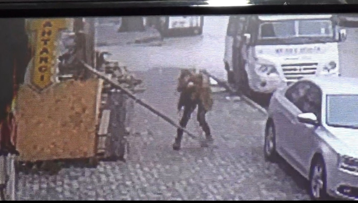 İnşaatın Kalıp Demiri Genç Kızın Üzerine İşte Böyle Düştü...