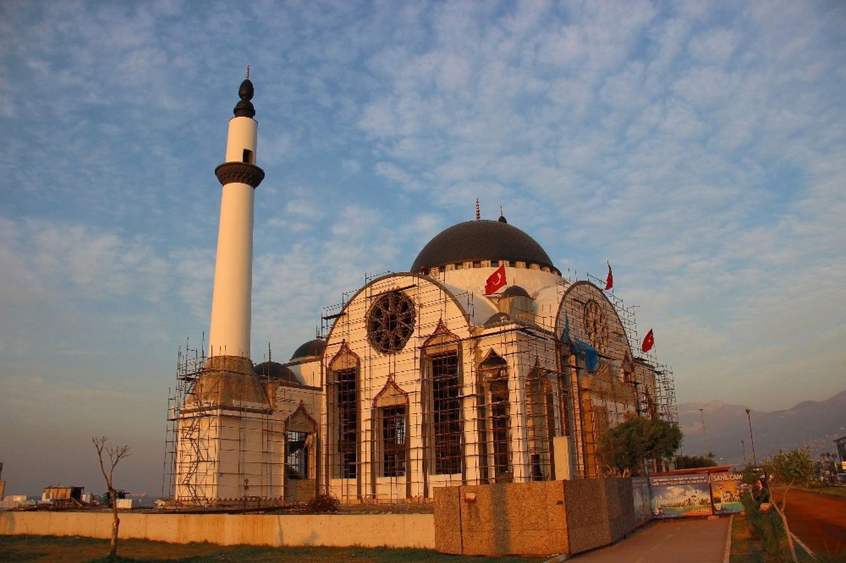 İskenderun Sahil Cami\'nde Peyzaj Çalışmaları
