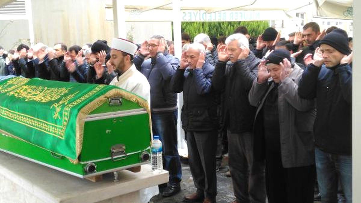 İzmir\'de Doğum Gününde Öldürülen Üniversiteli Zülal, Bursa\'da Toprağa Verildi