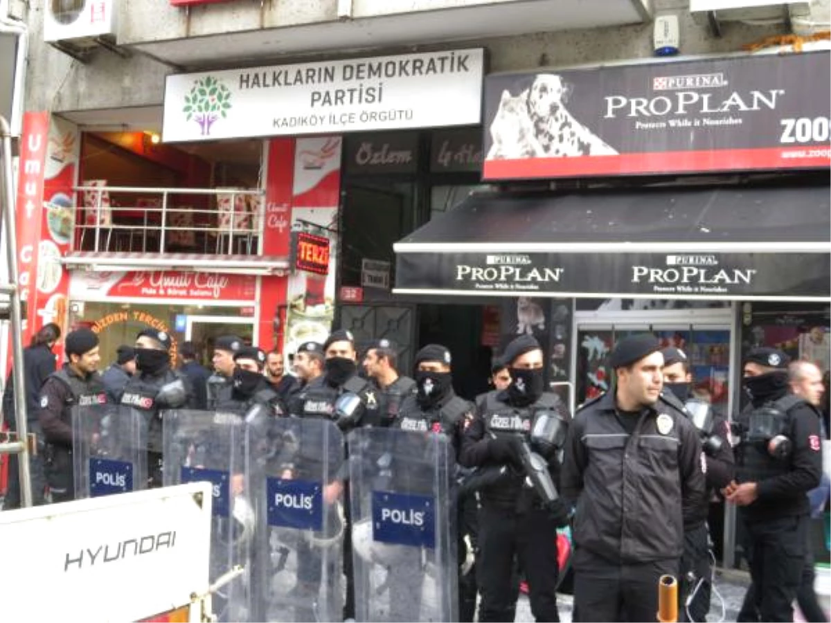 Kadıköy Hdp İlçe Binasına Polis Baskını