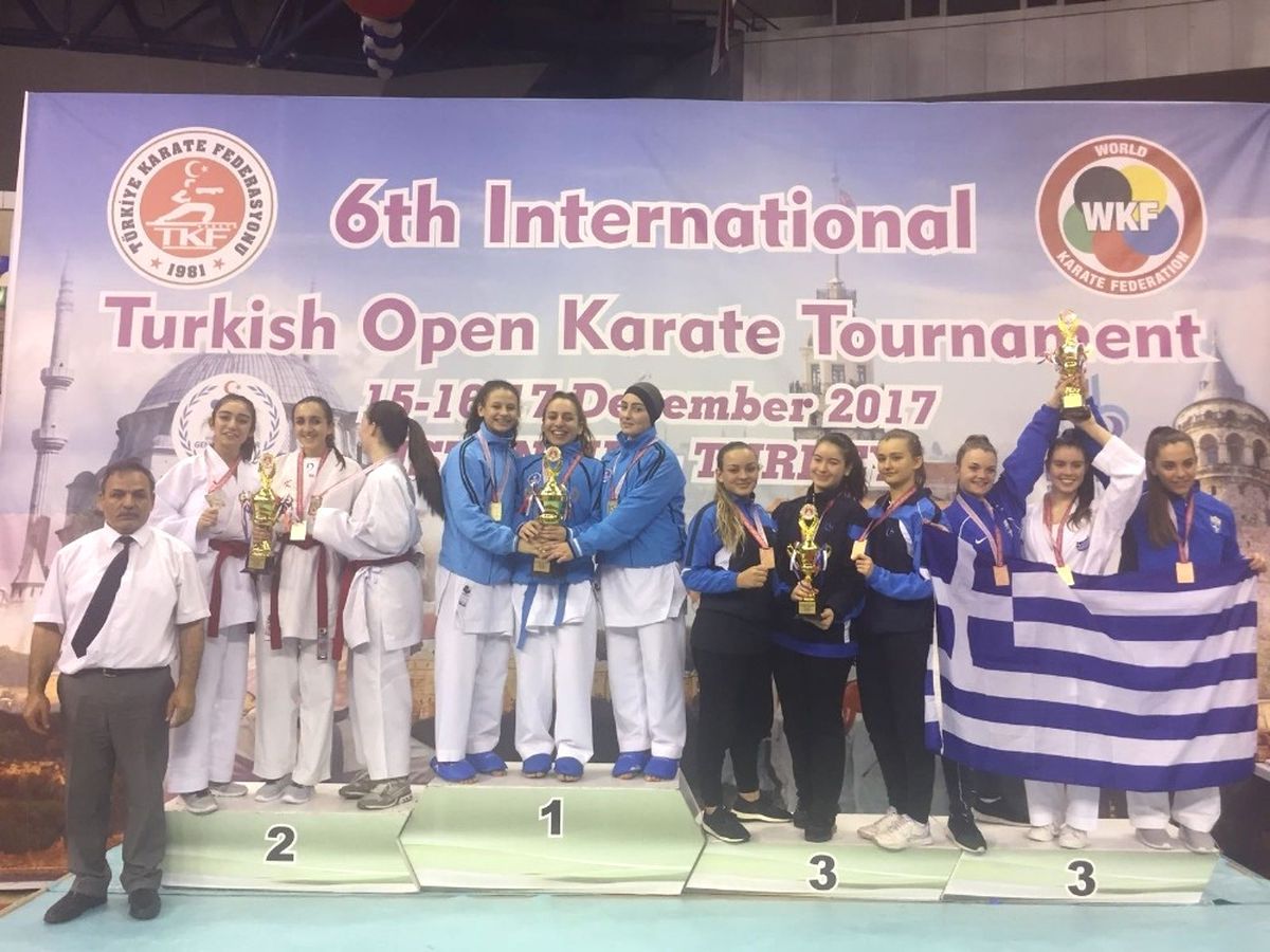 Kağıtsporlu Karateciler İstanbul\'dan 8 Madalya ile Döndü
