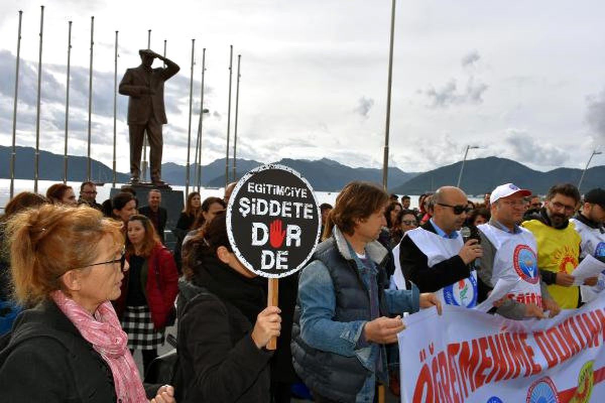 Marmarisli Öğretmenler Şiddeti Protesto Etti