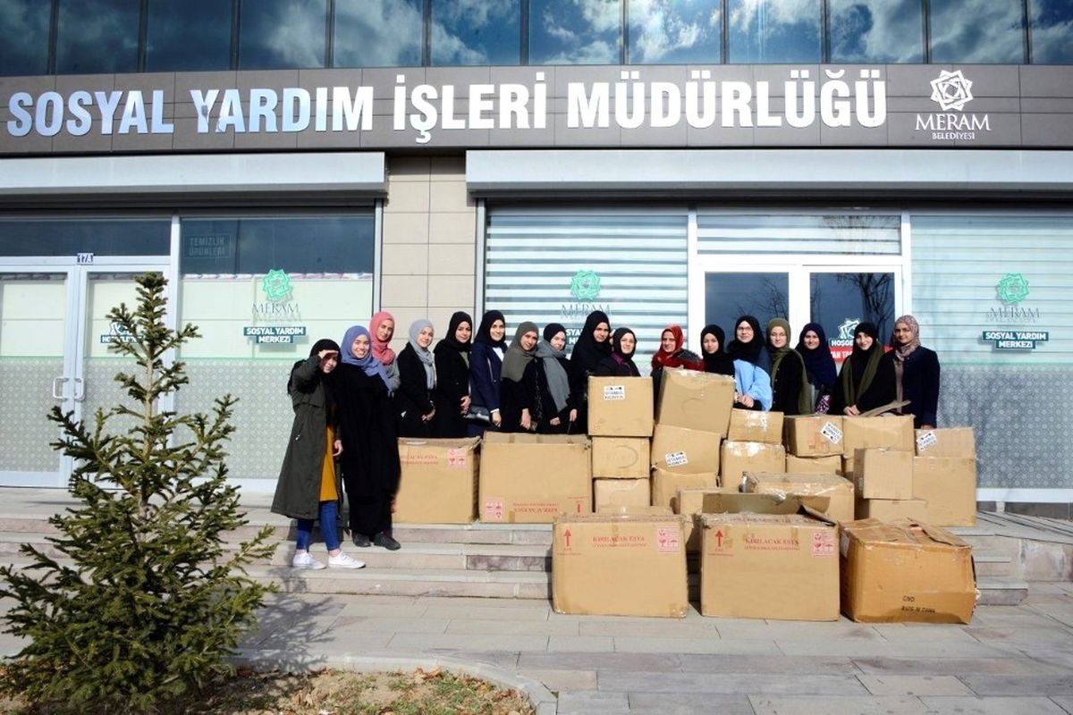 Meram\'da Giysi Kampanyasına Öğrencilerden Destek