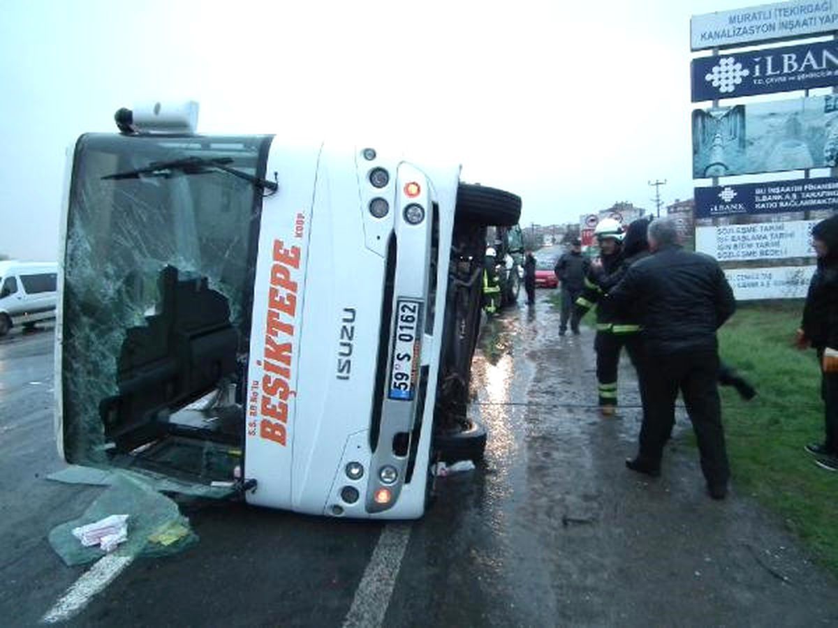 Muratlı\'da Servis Minibüsü Devrildi: 19 Yaralı