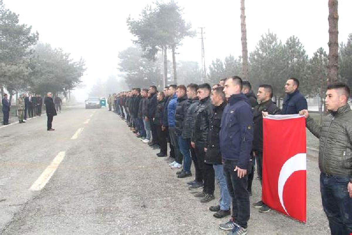 Muş\'tan Katar\'a Gidecek Askerlere Uğurlama Töreni