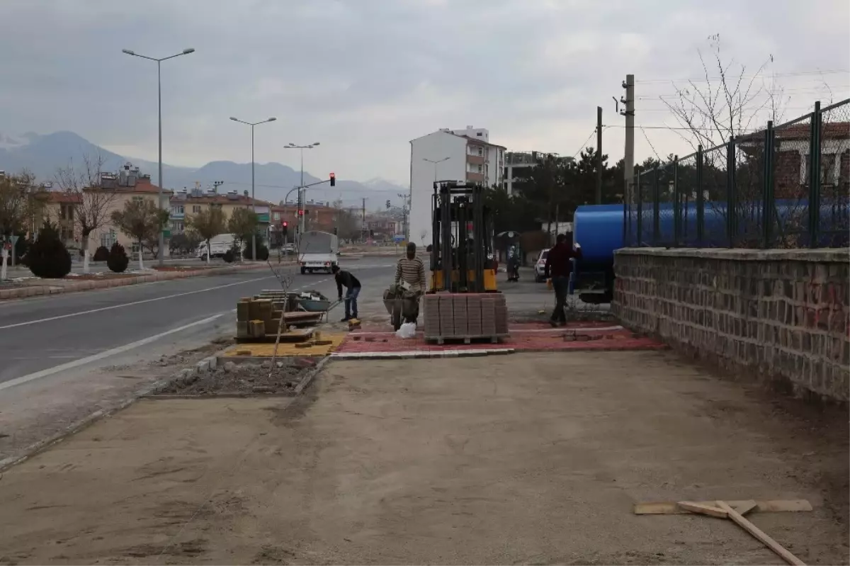 Necati Kurmel Caddesinde Yaya ve Bisiklet Yolu Çalışması