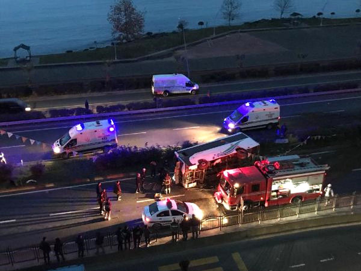 Rize\'de Yolcu Midibüsü Devrildi: 7 Yaralı