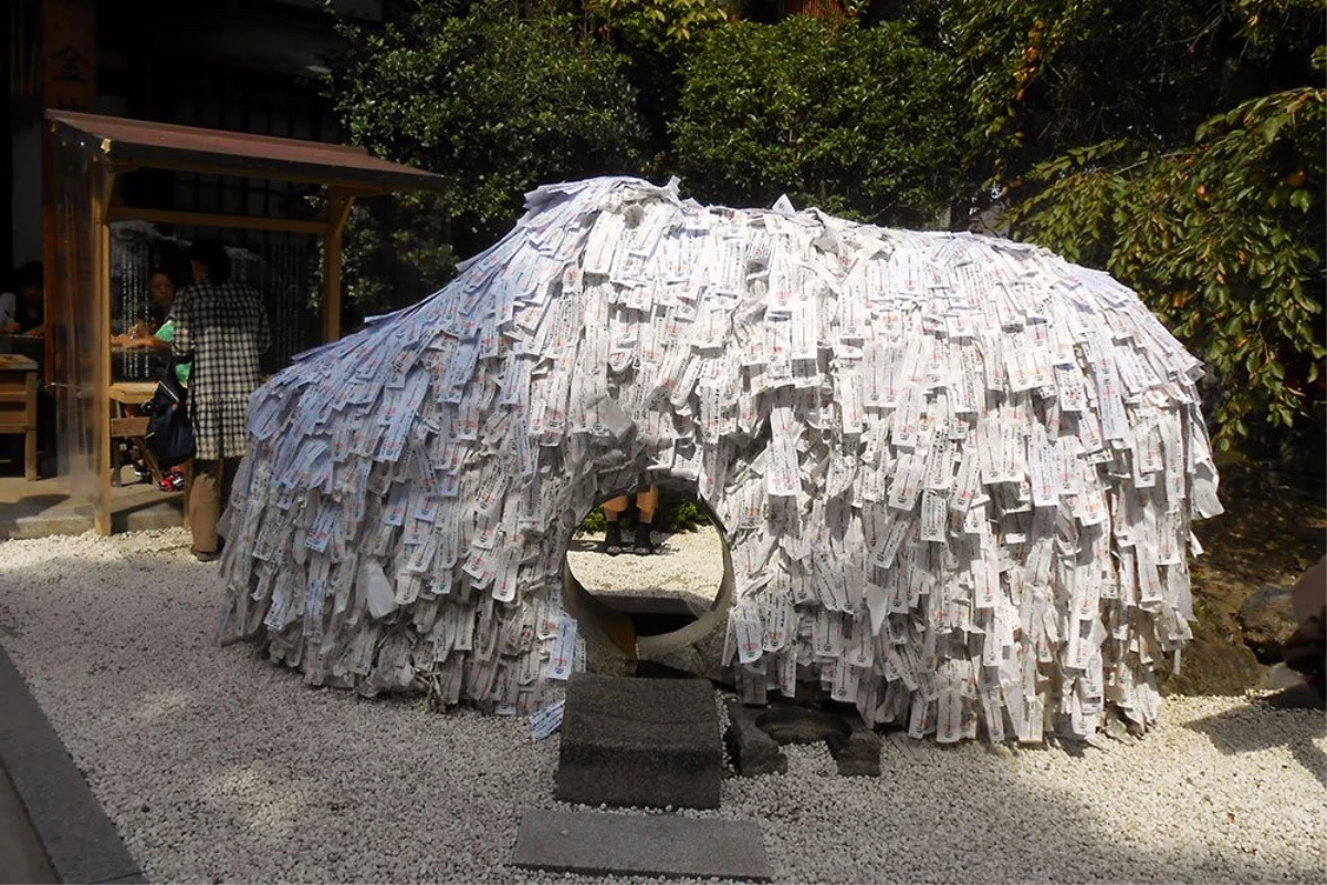 Şans Getirdiğine İnanılan İlginç Taş: Yasui Kompira-gu Shrine