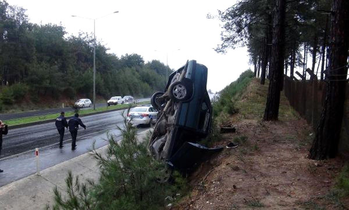 Takla Atan Otomobildeki 2 Kişi Yaralandı