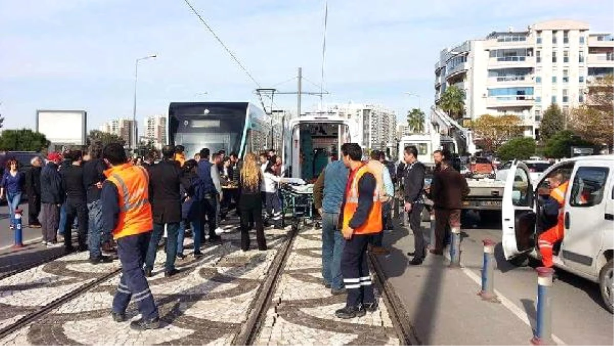 Tramvayın Altında Kalan Kadın Öldü