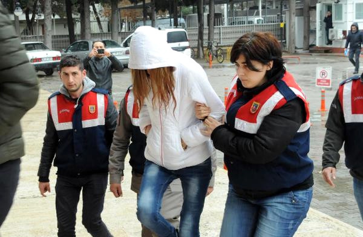 Yalova\'da Fuhuş Operasyonu: 6\'sı Kadın, 11 Gözaltı