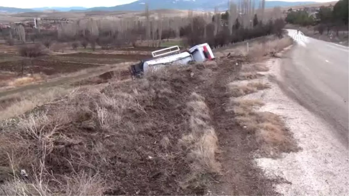 Yangına Müdahale Etmek İçin Yola Çıkan Arazöz Devrildi