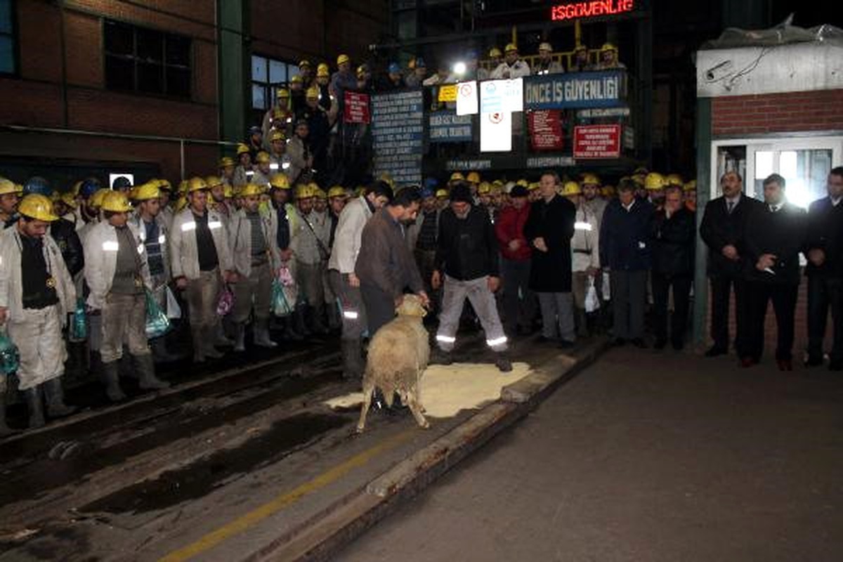 Zonguldak\'ta Ölen Maden İşçisi Dualarla Anıldı