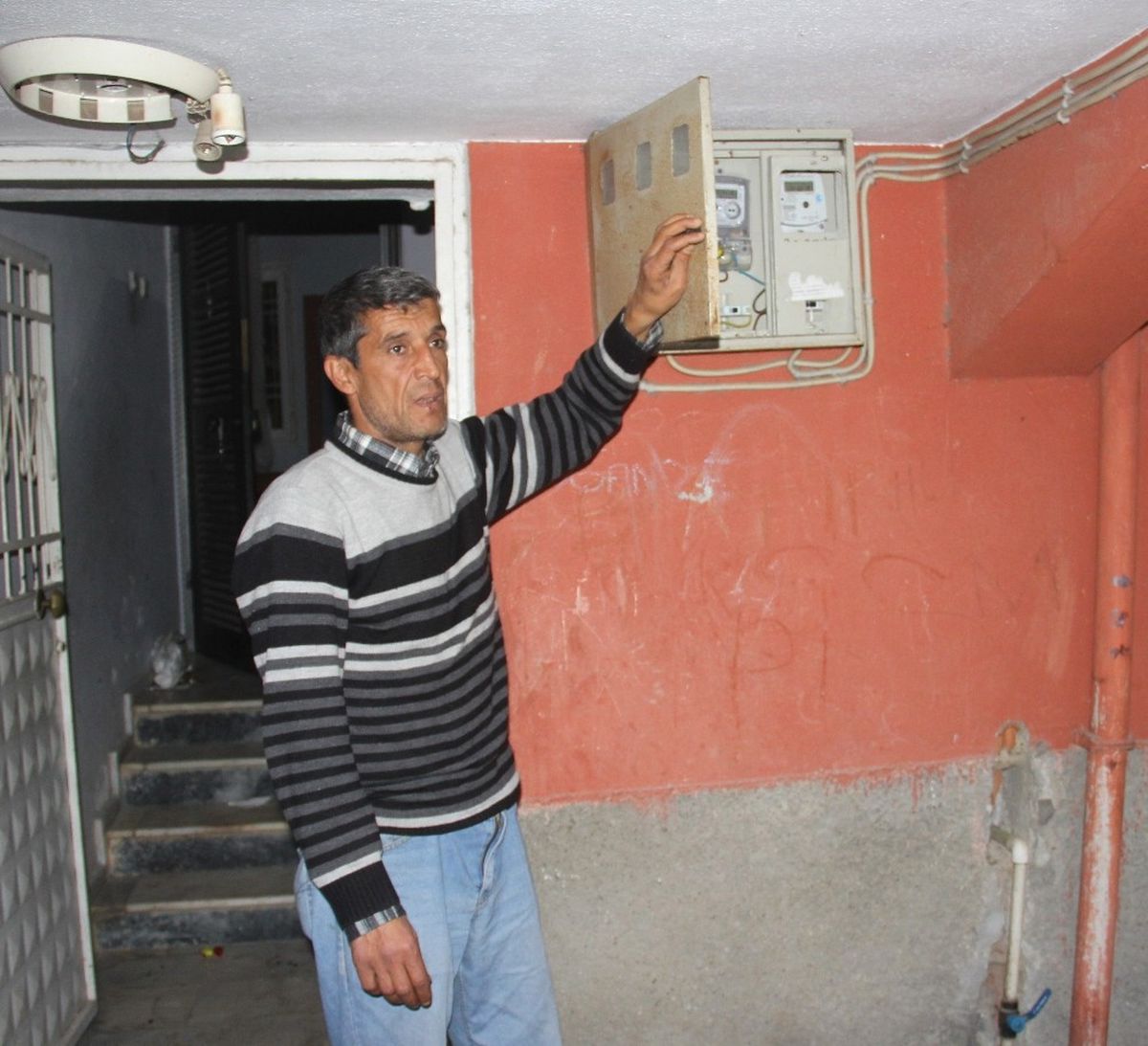15 Bin Lira Elektrik Borcunu Ödeyemezse Cezaevine Girecek