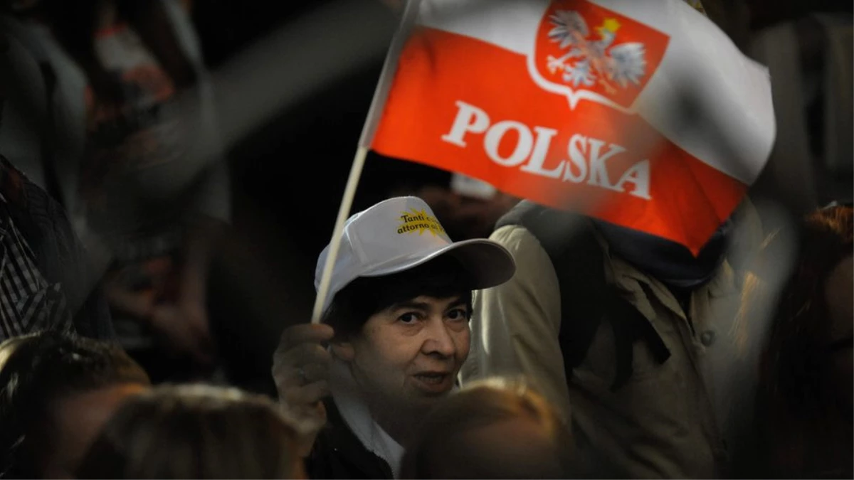 Ab, Polonya\'nın Oy Hakkını Elinden Alabilecek Madde 7\'yi İşleme Koydu